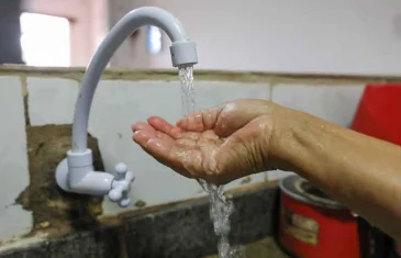 Brasil desperdiça o equivalente a 6 mil piscinas olímpicas de água tratada por dia