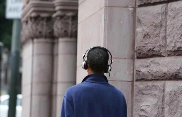 Fones de ouvido: conheça os riscos e saiba como proteger a audição