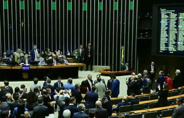 Congresso rejeita vetos a projeto de renegociação de dívidas dos estados