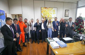 Governador Ibaneis recebe o agradecimento das forças de segurança do DF pelo reajuste salarial