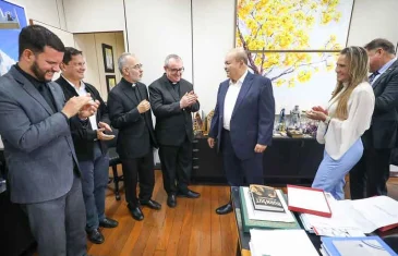 GDF entrega escritura de compra e venda ao Seminário Arquidiocesano Redemptoris Mater