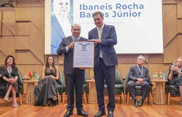 Ibaneis Rocha recebe a Medalha Mérito Sistema Fecomércio-DF