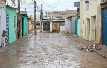 Ruas da Estrutural recebem pavimentação com bloquetes