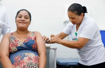 Goiás inicia vacinação contra Vírus Sincicial Respiratório para gestantes