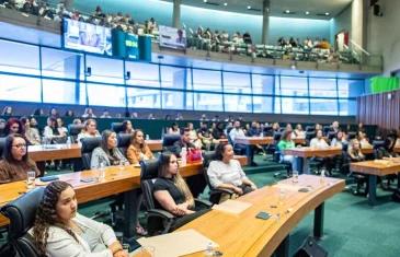 Fonoaudiólogos são homenageados no plenário da Câmara Legislativa