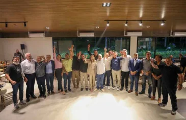 Ibaneis Rocha reúne deputados para jantar de confraternização