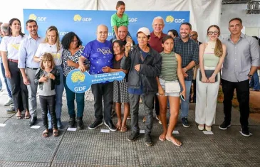 Governo do DF entrega chaves da casa própria a 140 famílias no Sol Nascente 