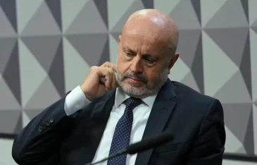 Áudio mostra careca do INSS e empresária articulando por contrato sem licitação na Saúde