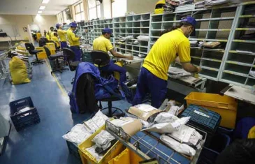 Correios prevê fechamento de mil agências e demissão de até 15 mil funcionários