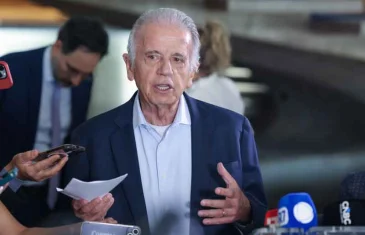 Fronteira do Brasil com a Venezuela permanece aberta; diz Múcio