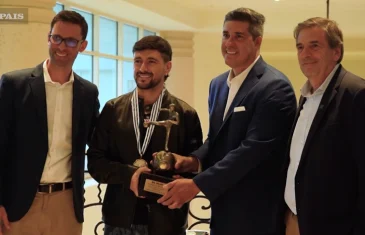 Arrascaeta recebe o prêmio de Rei da América do jornal El País