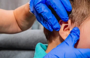 Casos de otite aumentam no verão e exigem atenção redobrada com as crianças