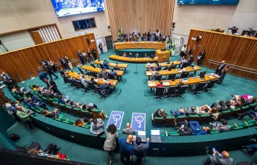 Lei aprovada na CLDF altera mandatos de conselheiros e diretores escolares para três anos