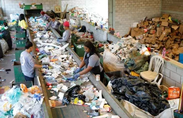 Mutirão leva cidadania e serviços públicos a catadores do DF