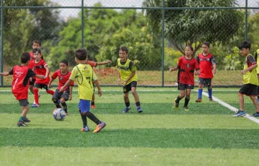 Celina Leão inaugura campo de grama sintética no Taguaparque