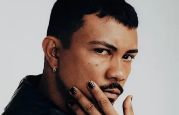 No ar em ‘Três Graças’, Xamã fala da vergonha ao gravar cenas de nudez e da vaidade construída com o tempo: ‘Sou bonitão mesmo’