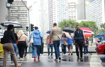 Frente fria avança pelo Brasil provocando chuvas intensas