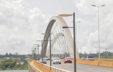 GDF inicia pintura da Ponte JK, no Lago Sul