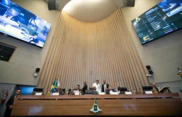 Deputados distritais retomam trabalhos legislativos