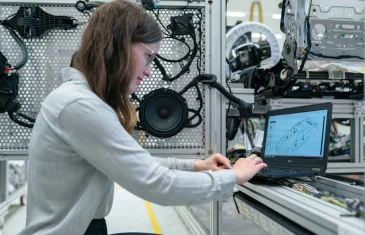 Faturamento da indústria fica estagnado em 2025, aponta CNI