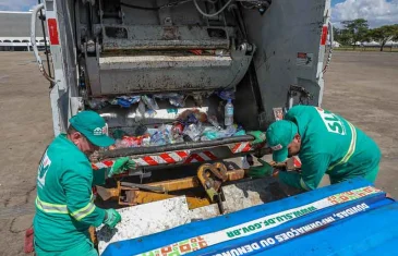 Força-tarefa recolhe 29 toneladas de lixo e devolve ruas limpas após o Carnaval 2026