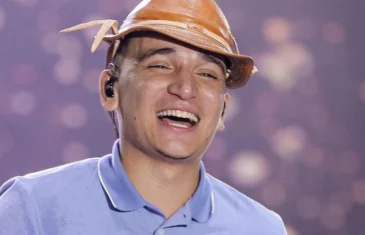 João Gomes segue reinando e faz dobradinha na Sapucaí em noite de desfile das campeãs