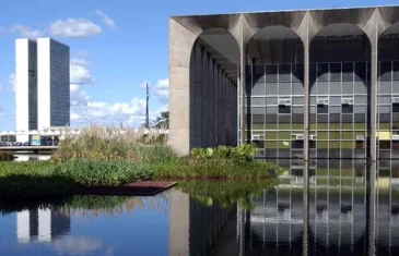 Nenhum brasileiro solicitou auxílio para deixar o Irã, diz embaixador