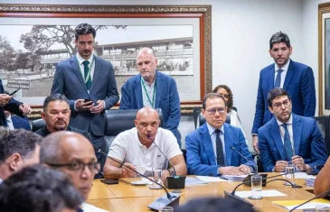 Câmara Legislativa recebe presidente do BRB para reunião com distritais