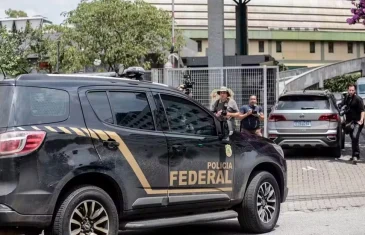 Vorcaro e Zettel deixam sede da Polícia Federal e vão para audiência de custódia em fórum paulista