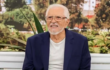 Carlos Alberto de Nóbrega recebe alta após três dias internado